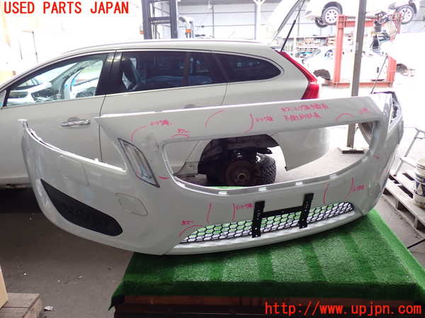 2UPJ-33781010]ボルボ・V60(FB4164T)フロントバンパー 中古_m0001.jpg