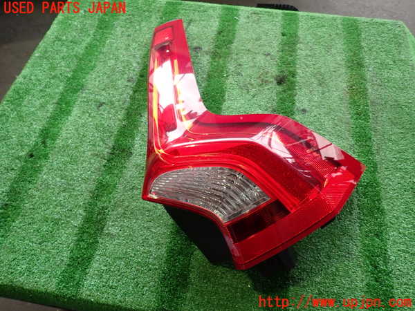 2UPJ-33781530]ボルボ・V60(FB4164T)右テールランプ 中古_m0001.jpg