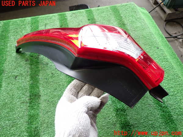 2UPJ-33781530]ボルボ・V60(FB4164T)右テールランプ 中古_m0002.jpg