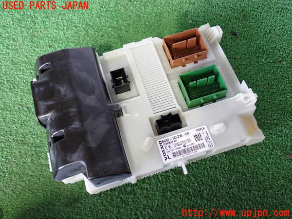 2UPJ-33786741]ボルボ・V60(FB4164T)ヒューズボックス1 中古_m0001.jpg