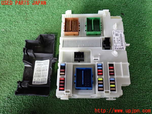 2UPJ-33786741]ボルボ・V60(FB4164T)ヒューズボックス1 中古_m0002.jpg