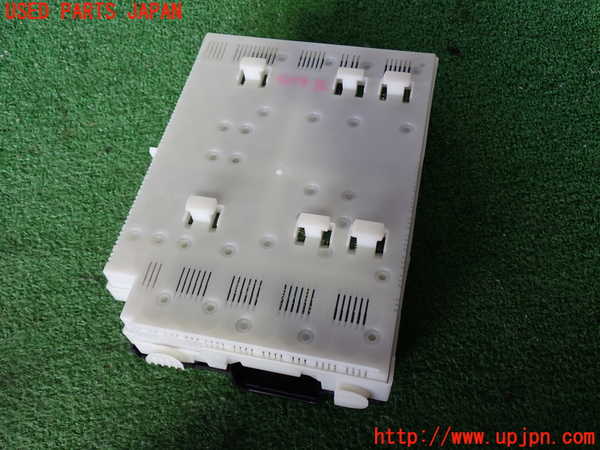 2UPJ-33786741]ボルボ・V60(FB4164T)ヒューズボックス1 中古_m0003.jpg