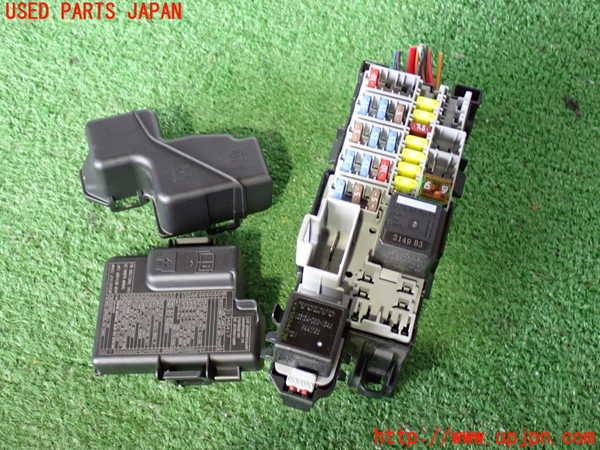 2UPJ-33786742]ボルボ・V60(FB4164T)ヒューズボックス2 中古_m0002.jpg