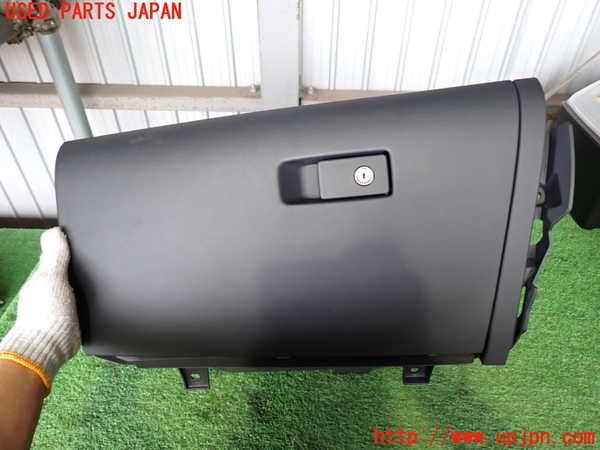 2UPJ-33787516]ボルボ・V60(FB4164T)グローブボックス1 中古_m0001.jpg