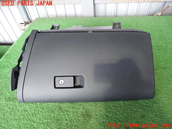 2UPJ-33787516]ボルボ・V60(FB4164T)グローブボックス1 中古_m0002.jpg