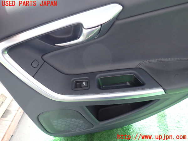 2UPJ-33781294]ボルボ・V60(FB4164T)右後ドア内張り 中古_m0003.jpg