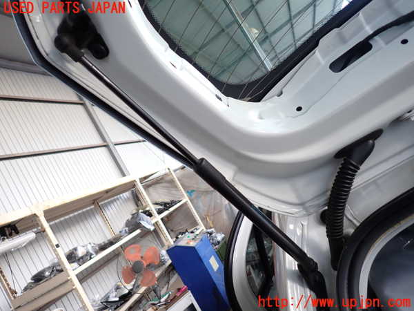 2UPJ-33821584]BMW 120i E87(UD20)リアゲートダンパー 中古_m0002.jpg