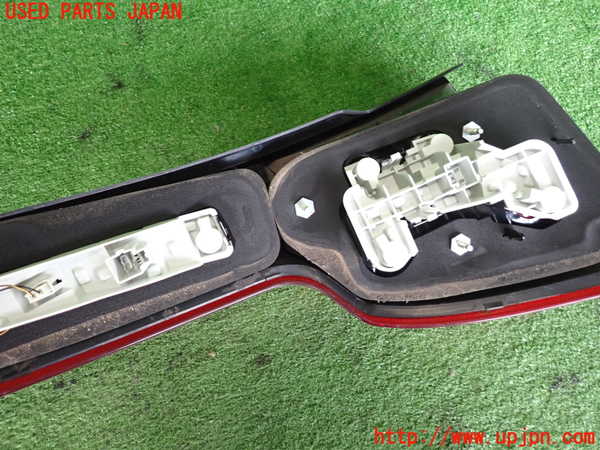 2UPJ-33831530]ボルボ・V50(MB4204S)右テールランプ 中古_m0004.jpg