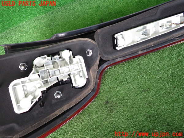 2UPJ-33831536]ボルボ・V50(MB4204S)左テールランプ 中古_m0004.jpg