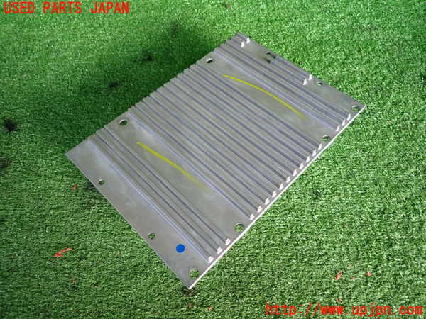 2UPJ-33836525]ボルボ・V50(MB4204S)アンプ 中古_m0002.jpg