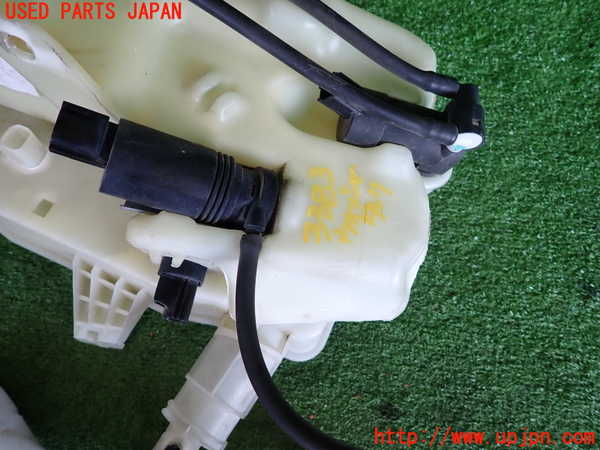 2UPJ-33836791]ボルボ・V50(MB4204S)ウォッシャータンク1 中古_m0004.jpg