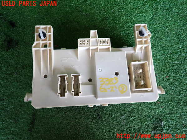 2UPJ-33836742]ボルボ・V50(MB4204S)ヒューズボックス2 中古_m0002.jpg