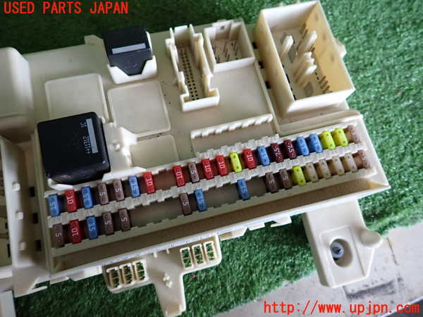 2UPJ-33836742]ボルボ・V50(MB4204S)ヒューズボックス2 中古_m0004.jpg