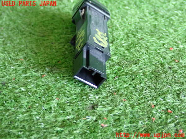 2UPJ-33836290]ボルボ・V50(MB4204S)ハザードスイッチ 中古_m0002.jpg