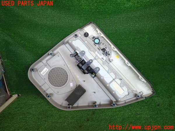 2UPJ-33831324]ボルボ・V50(MB4204S)左後ドア内張り 中古_m0002.jpg
