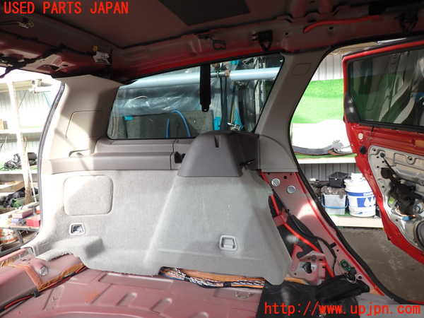 2UPJ-33837680]ボルボ・V50(MB4204S)左リアピラートリム 中古_m0001.jpg