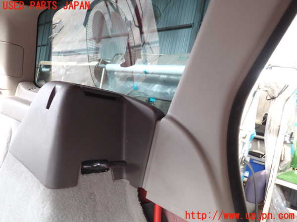 2UPJ-33837680]ボルボ・V50(MB4204S)左リアピラートリム 中古_m0003.jpg