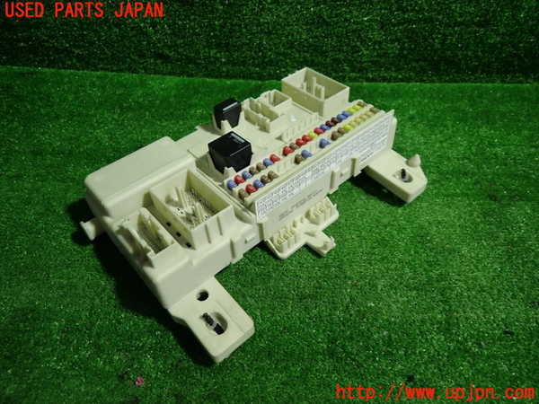 1UPJ-33846742]ボルボ・C30(MB4204S)ヒューズボックス2 中古_m0001.jpg