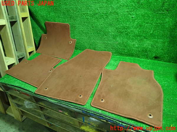 1UPJ-33847800]ボルボ・C30(MB4204S)フロアマット 中古_m0001.jpg