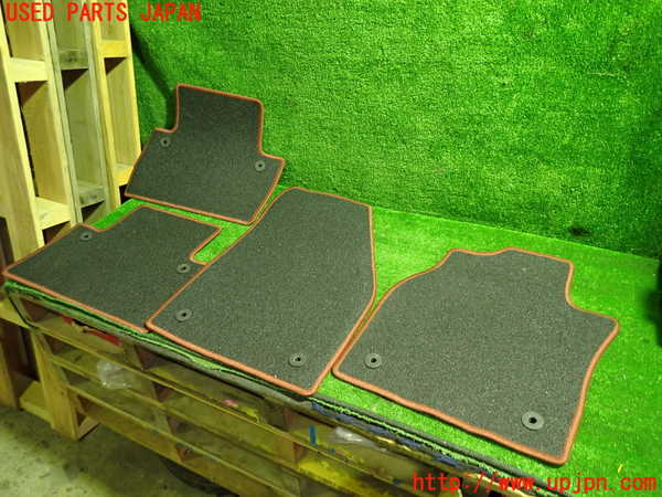 1UPJ-33847800]ボルボ・C30(MB4204S)フロアマット 中古_m0004.jpg