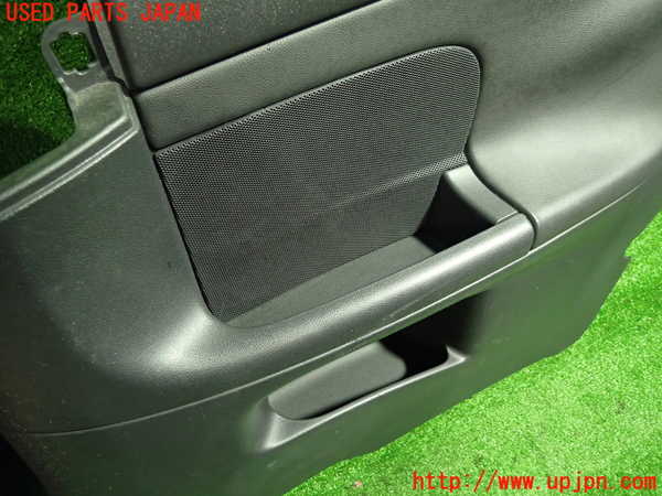 1UPJ-33847675]ボルボ・C30(MB4204S)右リアピラートリム 中古_m0002.jpg