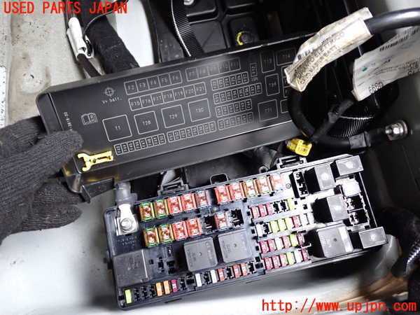 1UPJ-33856742]マセラティ・クアトロポルテ(MQP30A)ヒューズボックス2 中古_m0002.jpg