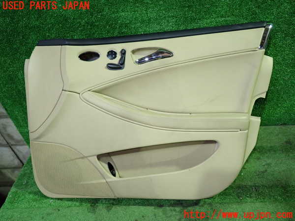 1UPJ-33931234]ベンツ CLS350 C219(219356C)右前ドア内張り 中古_m0001.jpg