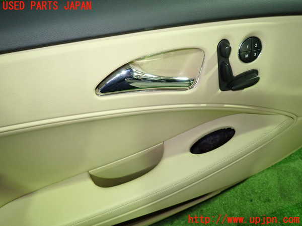 1UPJ-33931264]ベンツ CLS350 C219(219356C)左前ドア内張り 中古_m0002.jpg