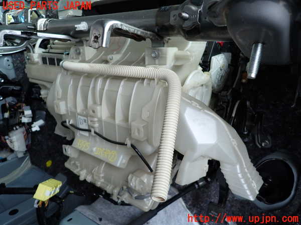 2UPJ-33956081]プリウス(ZVW30)エバポレーター1 中古_m0001.jpg