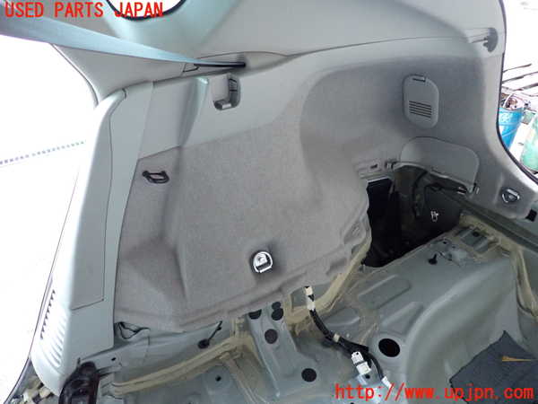 2UPJ-33957675]プリウス(ZVW30)右リアピラートリム 中古_m0003.jpg