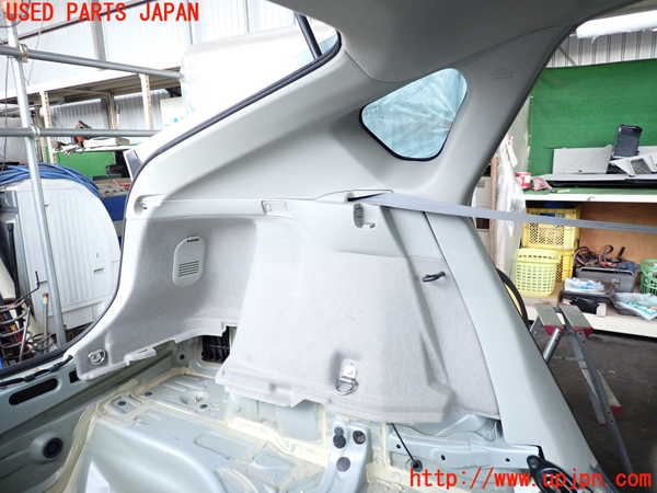 2UPJ-33957680]プリウス(ZVW30)左リアピラートリム 中古_m0001.jpg
