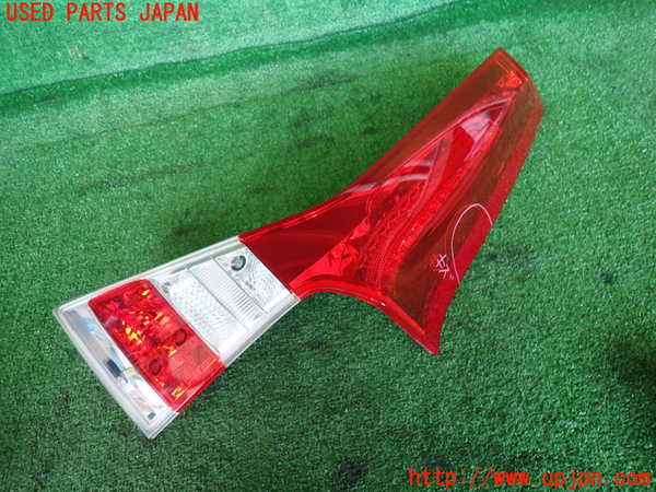 2UPJ-33971550]ボルボ・V70(BB420W)右リアフィニッシャー 中古_m0001.jpg