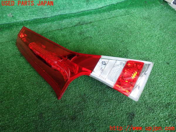 2UPJ-33971552]ボルボ・V70(BB420W)左リアフィニッシャー 中古_m0001.jpg