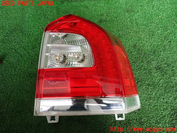 2UPJ-33971530]ボルボ・V70(BB420W)右テールランプ 中古_m0001.jpg