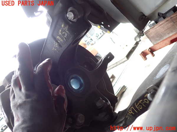 2UPJ-33974290]ボルボ・V70(BB420W)右フロントナックルハブ 中古_m0001.jpg