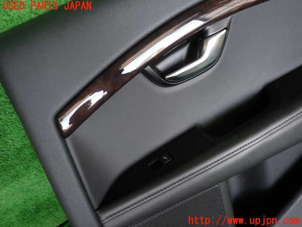 2UPJ-33971294]ボルボ・V70(BB420W)右後ドア内張り 中古_m0002.jpg