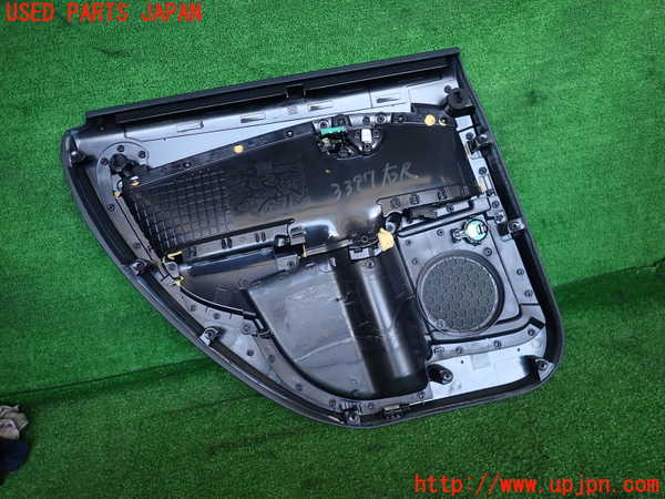 2UPJ-33971294]ボルボ・V70(BB420W)右後ドア内張り 中古_m0003.jpg