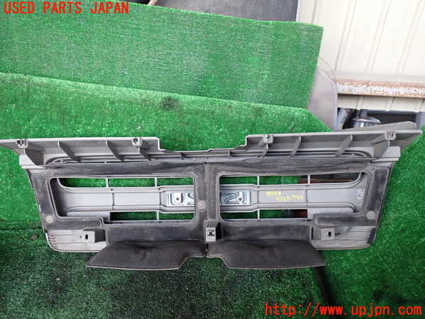 1UPJ-33991050]ビッグホーン(UBS73GW)ラジエターグリル 中古_m0004.jpg