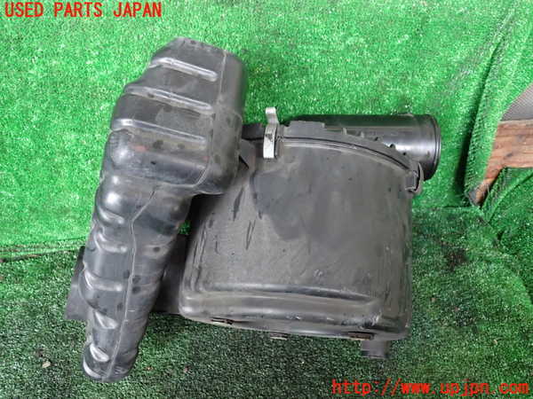 5UPJ-33992560]ビッグホーン(UBS73GW)エアクリーナーボックス 中古_m0002.jpg