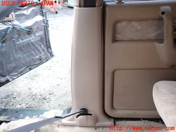 5UPJ-33997665]ビッグホーン(UBS73GW)右センターピラートリム 中古_m0001.jpg