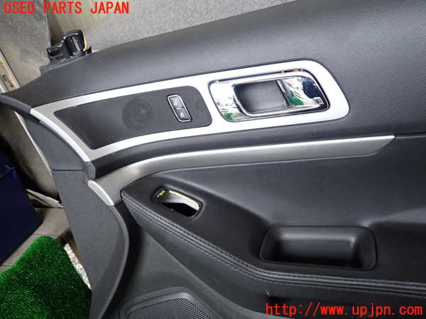 1UPJ-34001234]エクスプローラー(1FMHK9)右前ドア内張り 中古_m0002.jpg