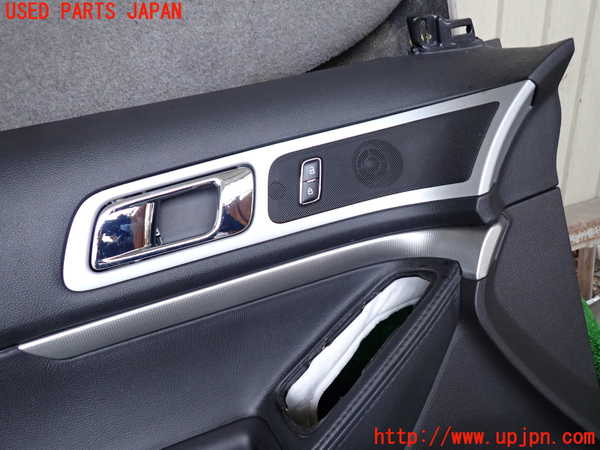 1UPJ-34001264]エクスプローラー(1FMHK9)左前ドア内張り 中古_m0002.jpg