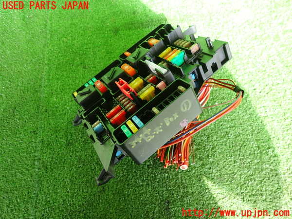 2UPJ-34046741]BMW 218d アクティブツアラー(2C20)(F45)ヒューズボックス1 中古_m0001.jpg