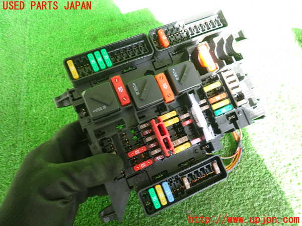 2UPJ-34046741]BMW 218d アクティブツアラー(2C20)(F45)ヒューズボックス1 中古_m0002.jpg