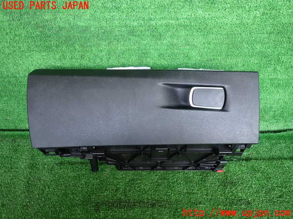 2UPJ-34047516]BMW 218d アクティブツアラー(2C20)(F45)グローブボックス1 中古_m0001.jpg