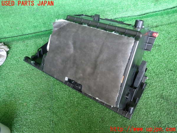 2UPJ-34047516]BMW 218d アクティブツアラー(2C20)(F45)グローブボックス1 中古_m0002.jpg