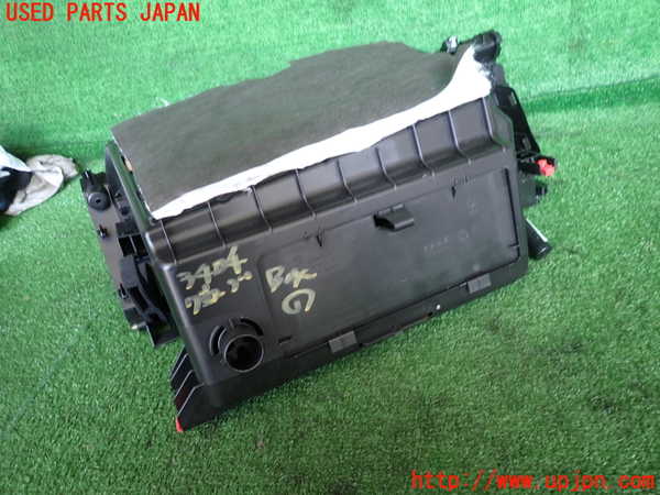 2UPJ-34047516]BMW 218d アクティブツアラー(2C20)(F45)グローブボックス1 中古_m0004.jpg