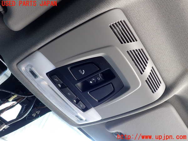 2UPJ-34046411]BMW 218d アクティブツアラー(2C20)(F45)ルームランプ1 (1列目真中) 中古_m0001.jpg