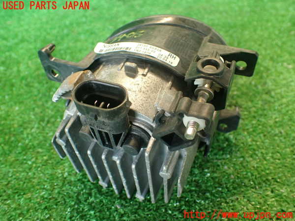 2UPJ-34051180]スカイライン(ZV37)右フォグ (ジャンク品) 中古_m0004.jpg