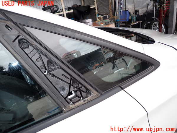 2UPJ-34061200]BMW 218d グランツアラー(2E20)(F46)右フロント三角窓ガラス 中古(43R-001735 M540)_m0001.jpg